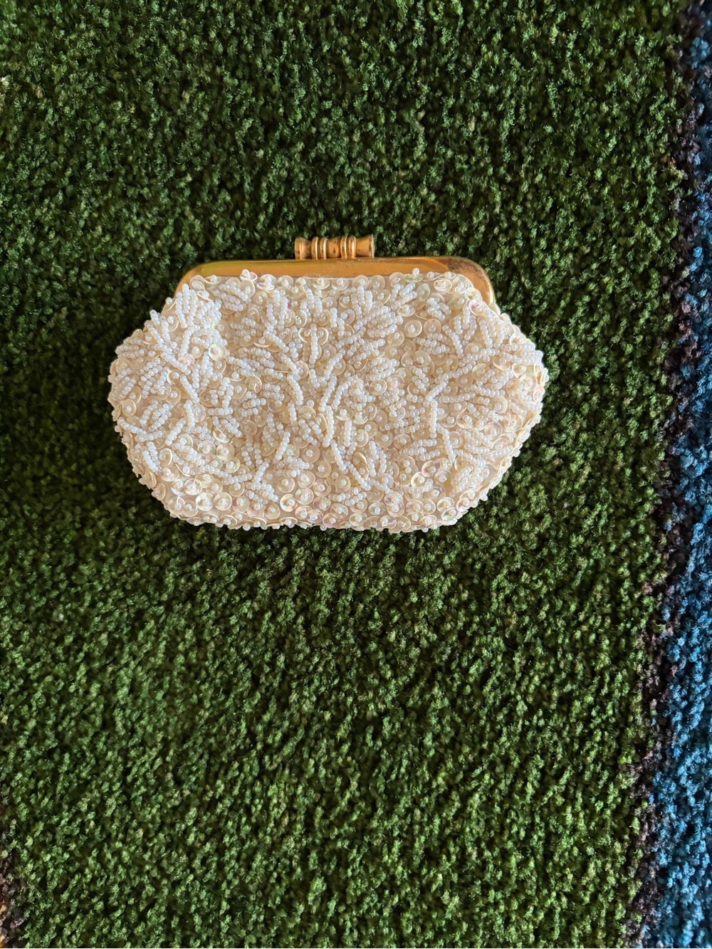 Vintage Pearl-Embellished Cream Coin Purse with Gold Frame